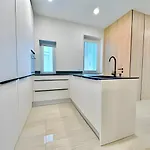 Modern Free Parking High Standard Cool Stylish Apartment